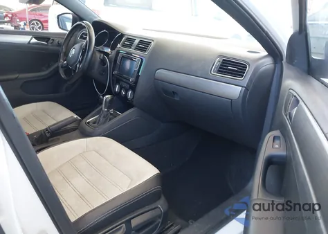 2016 Volkswagen Jetta 1.8T Sport z USA, uszkodzony, nr VIN 3VWD17AJXGM345538